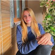 Sono una ragazza che frequenta l’università disposta ad aiutare chi ha bisogno di sostegno durante lo studio